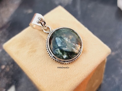 Labradorite Pendant, 925 Sterling Silver Pendant, Blue Cabochon Pendant, - Picture 8 of 8