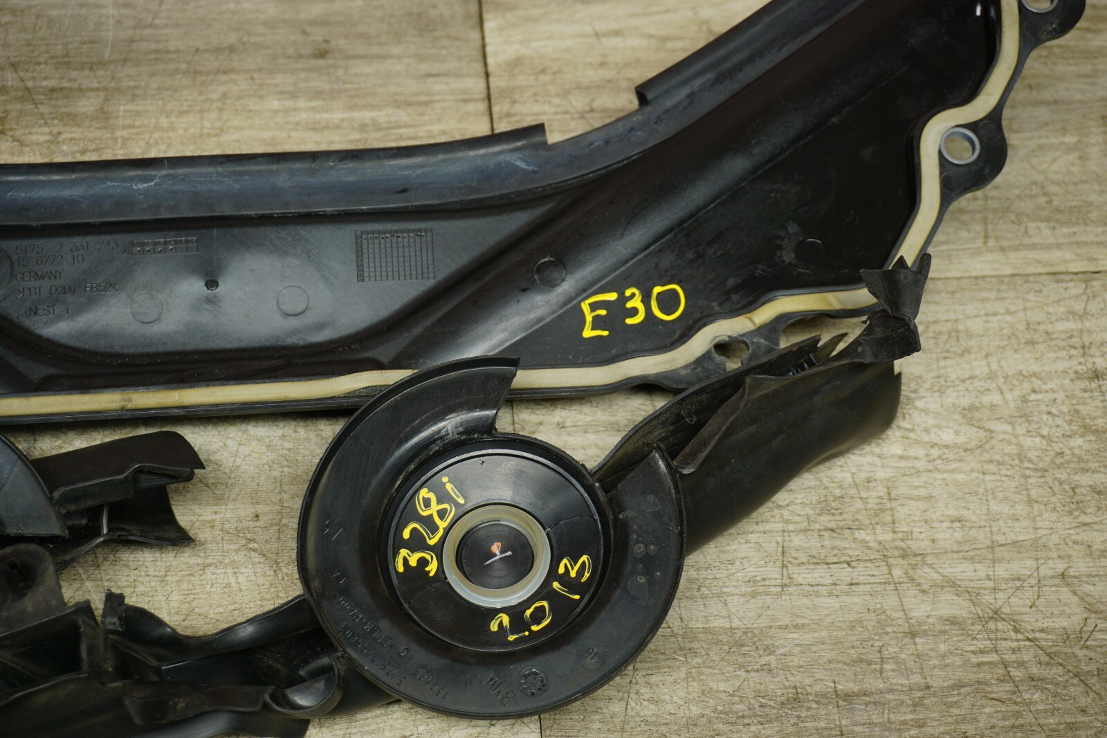 20132015 BMW 328I F30 SEDAN FRONT WINDSHIELD COWL PANEL SEAL STRIP SET