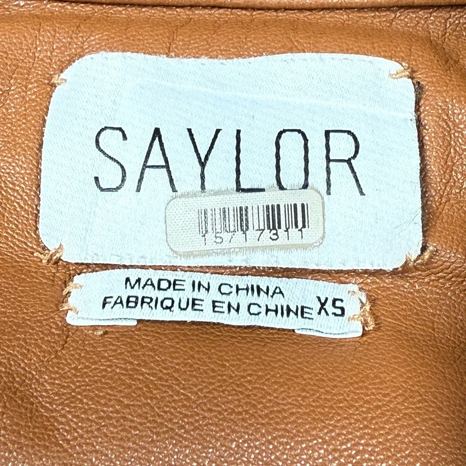 Mini vestido SAYLOR marrom couro sintético XS Romênia manga longa envoltório frente festa XS - Imagem 3 de 4