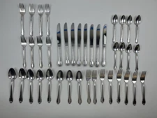 1847 Rogers Bros Silverware REMEMBERANCE 40 PCS. Service for 8