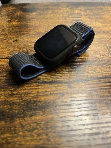 Apple Watch SE A2353 40mm New Condition - Photo 2 sur 3