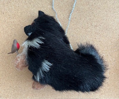 SCHWARZER POMERANIAN mit WEIHNACHTSKEHLCHEN - Teil Nadelfilz HUND