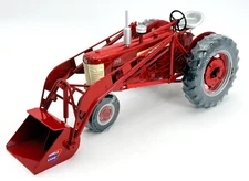 SpecCast - 2006 World Pork Expo - Farmall 350 with McCormick #33 Loader - 1:16