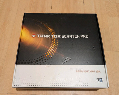 Traktor Scratch Pro Vinyl System mit Audio 8 DJ-Einheit - inklusive Software