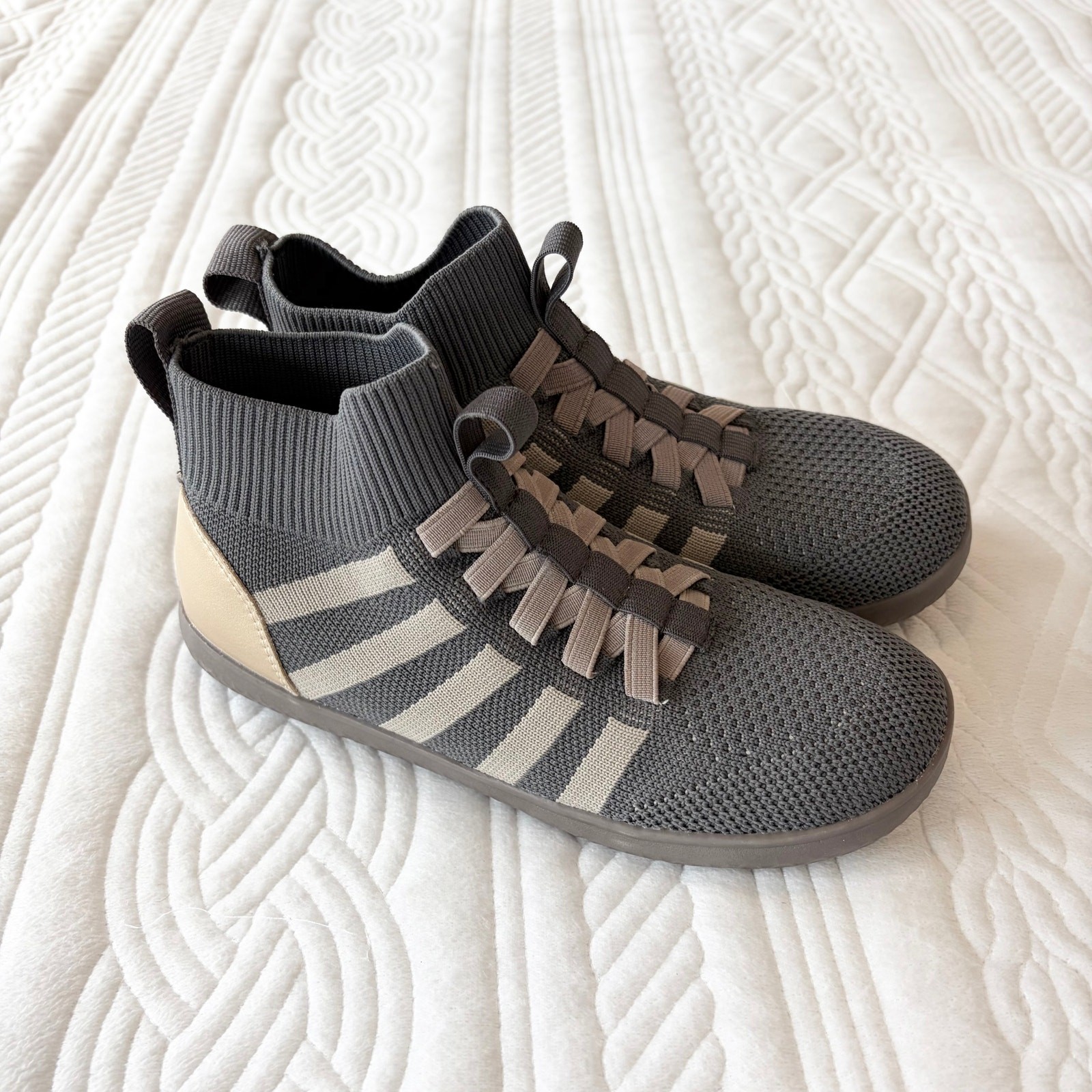 Livie & Luca Boys Knit High Top Sneakers Rare & New Size 1