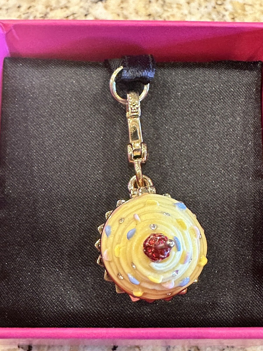 yuka♡　1205 NWT JUICY COUTURE 2014 YELLOW CUPCAKE CHARM YJRU7919 | eBay