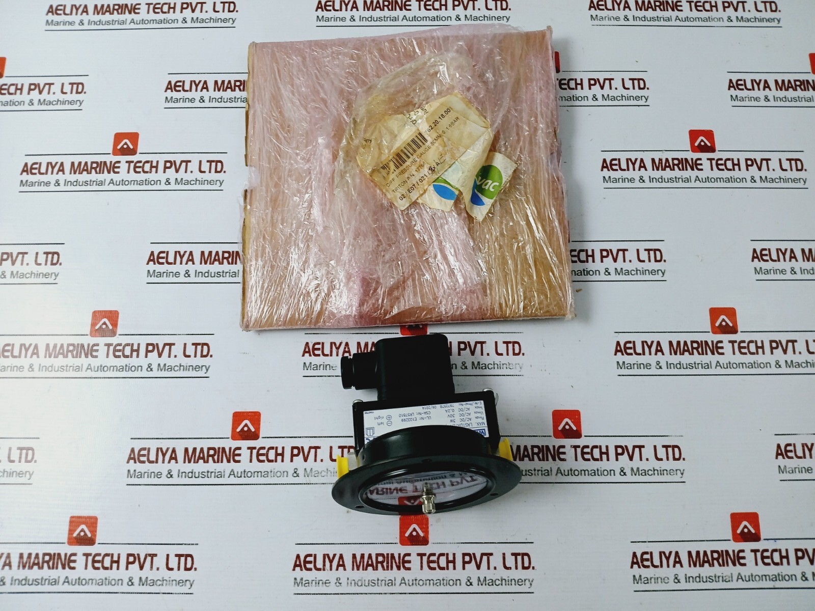 Wika 700.01.080 Differential Pressure Gauge 0-23 PSI, 0-1.6 Bar, 80MM