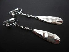 A PAIR OF TIBETAN SILVER LONG TEARDROP DANGLY CLIP ON EARRINGS. NEW. 