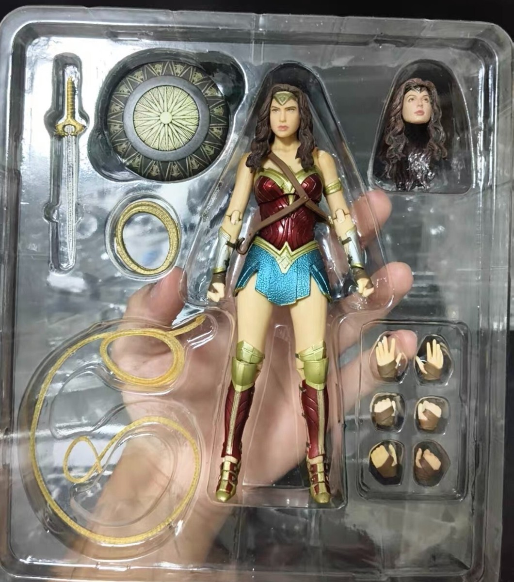 マフェックス No.048 MAFEX ワンダーウーマン Wonder Woman MAFEX No.048 Wonder Woman Action Figure