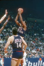 Bill Cartwright of the New York Knicks 1980's Basketball photo 20
