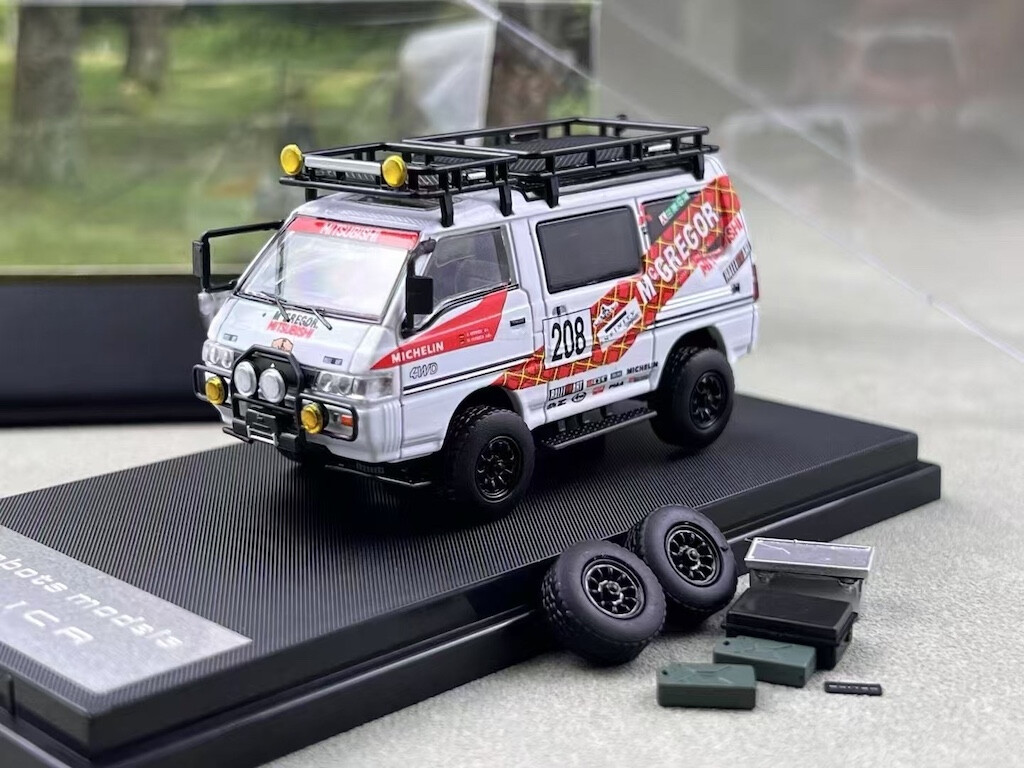 Autobots 1:64 4WD Delica L300 Camper Van #208 Sports Model Diecast Metal Car