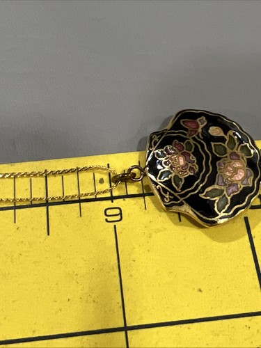 Vintage Cloisonne Clam Shaped Pendant Floral Black Enamel Gold Tone Chain 18" - Picture 8 of 9