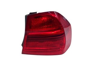 Rückleuchte Rücklicht aussen rechts USA passt für BMW 3 (E90) 328I 7161956