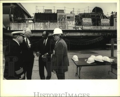 1996 Press Photo Dignitaries Gather for News Conference at Textron Marine
