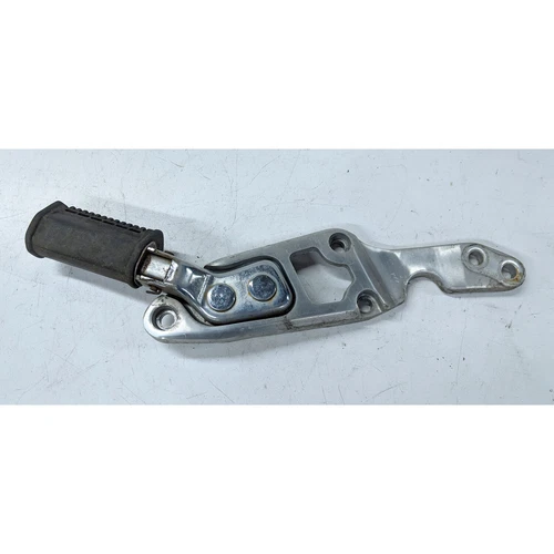 BRACKET, MUFFLER RH