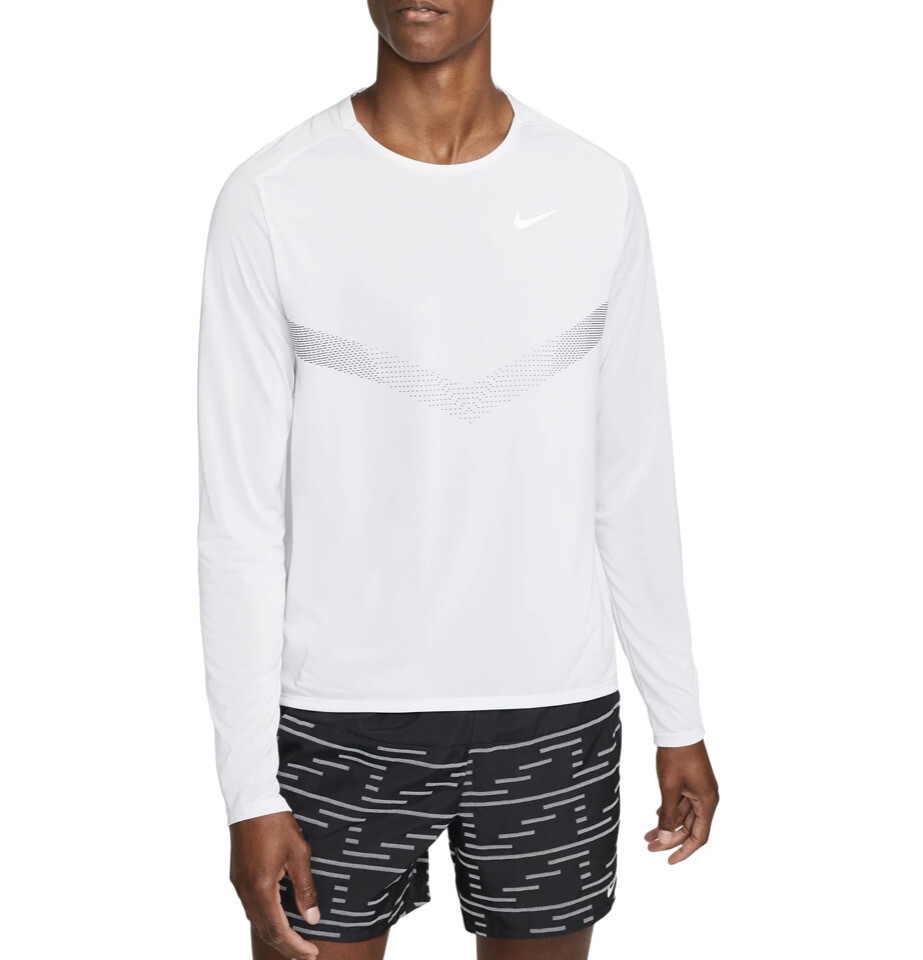 NIKE RUNNING DIVISION Ｓ size Amazon.com: Nike Men's Dri-FIT Run Division Stride 4