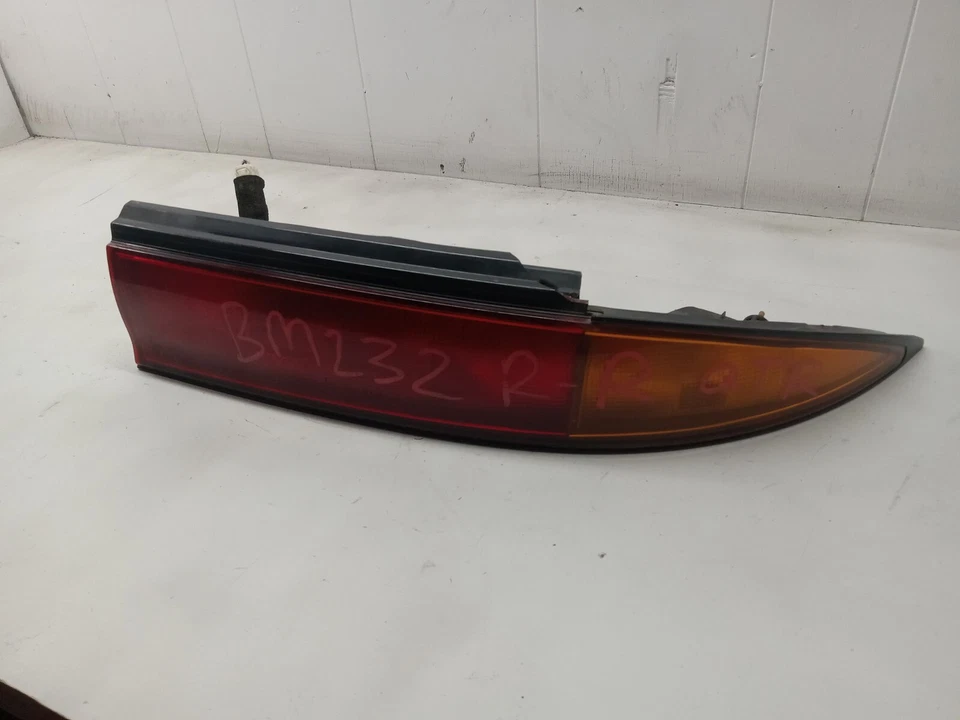 Luz trasera derecha Infiniti J30 1993-1994 montada QTR OEM, 166-58532R Foto 2 de 4