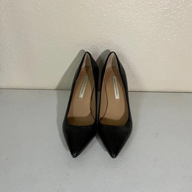 Zapatos clásicos de tacón Diane Von Furstenberg para mujer 6 de cuero negro Foto 2 de 4