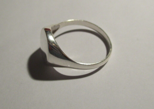 STERLING SILVER LIGHTWEIGHT 12 MM X 11 MM OVAL SIGNET RING SIZE W - Picture 3 of 3