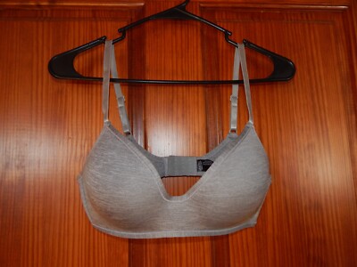 GRAY SOFT FIRM WIRELESS BRA, MEDIUM LINING, SIZE 34 B, NWOT