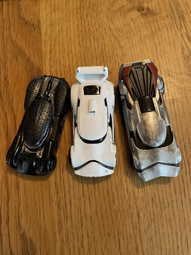 Mattel Hot Wheels Star Wars – Captain Phasma Fahrzeug, Ca. 8 Cm, Silber Mit Roten Details