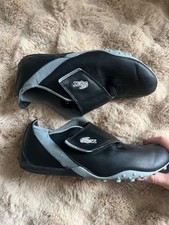 Zapatos de conducción Lacoste Protect negros con correa de cuero sintético talla 42EUR