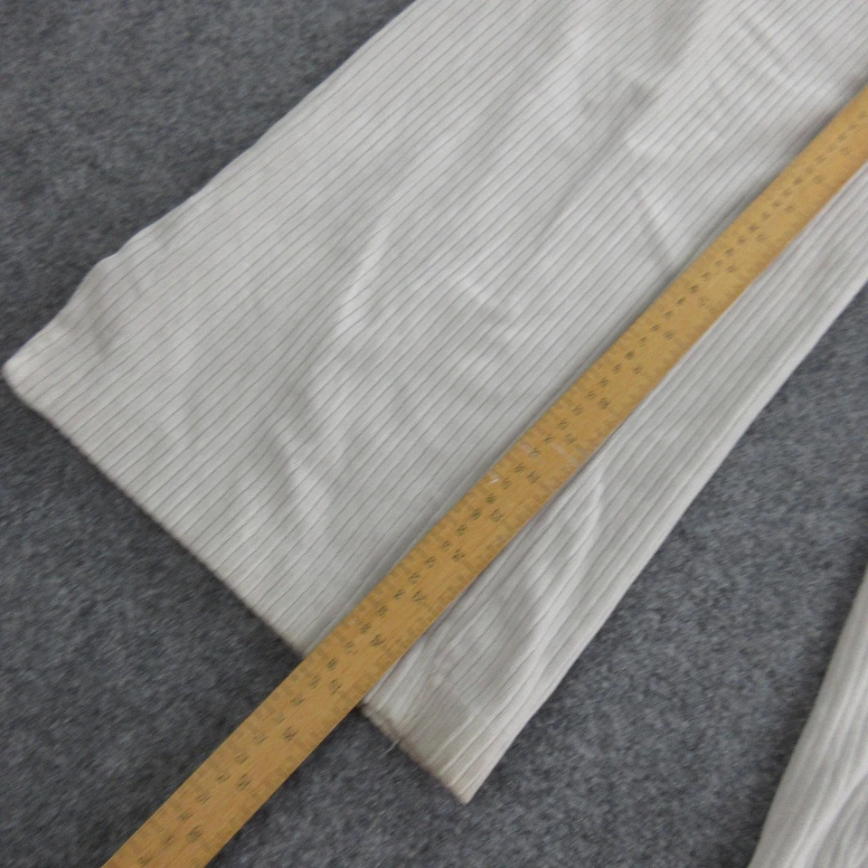 Pantalones deportivos Nike para mujer pequeños gris claro acanalados pierna ancha salón con cordón Foto 3 de 4