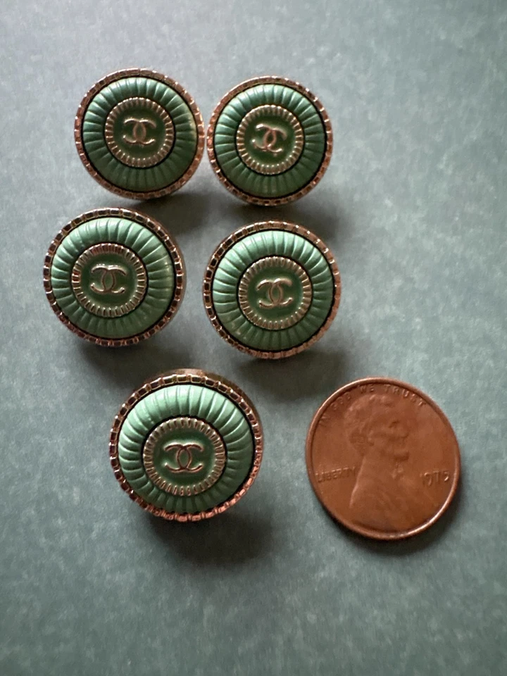 Chanel 18mm Green Enamel Light Gold Metal Buttons – Set of 5 - Image 4 of 4