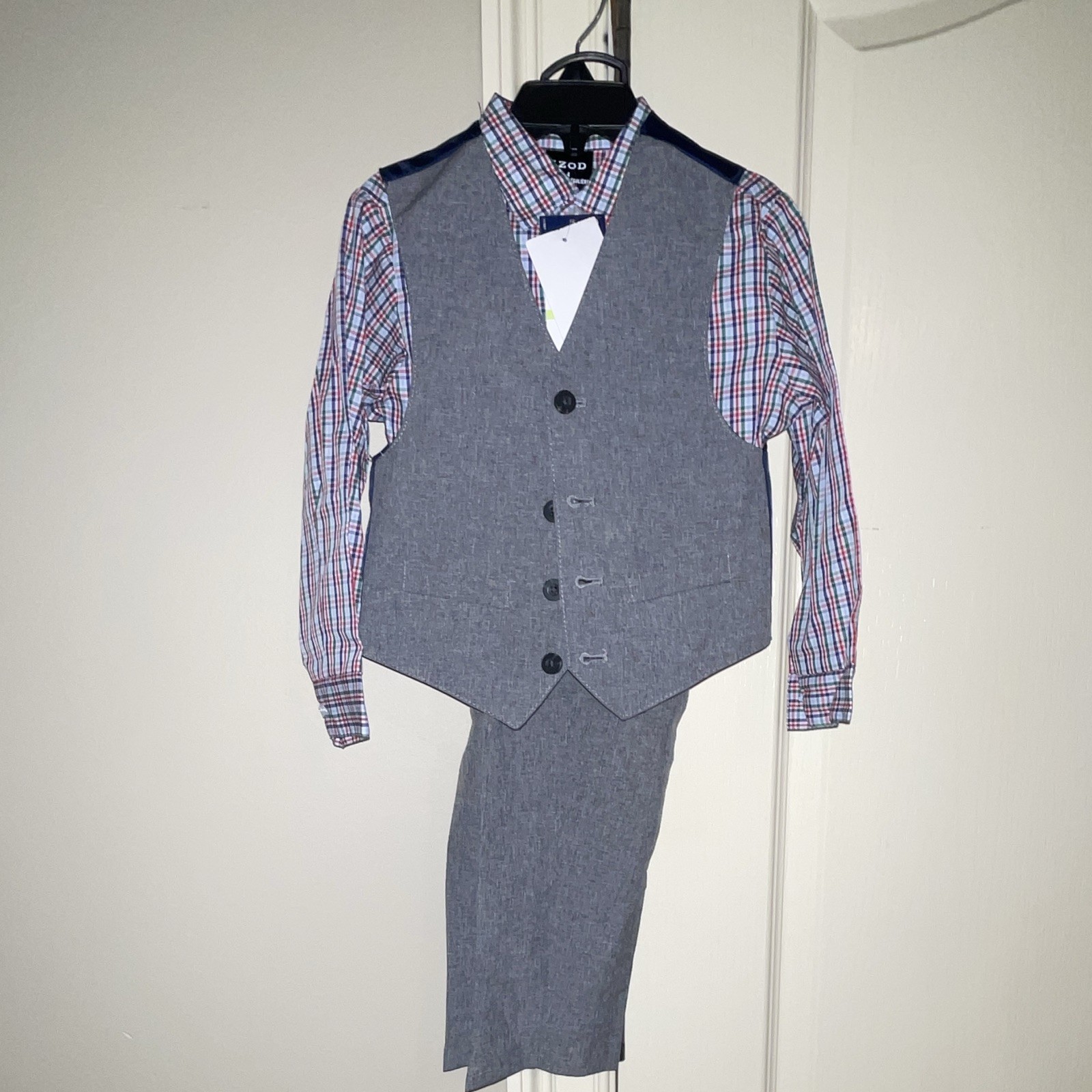 IZOD Boys Gray Size 4 4-Piece Suit Set Vest Pants Plaid Shirt Red Bow Tie