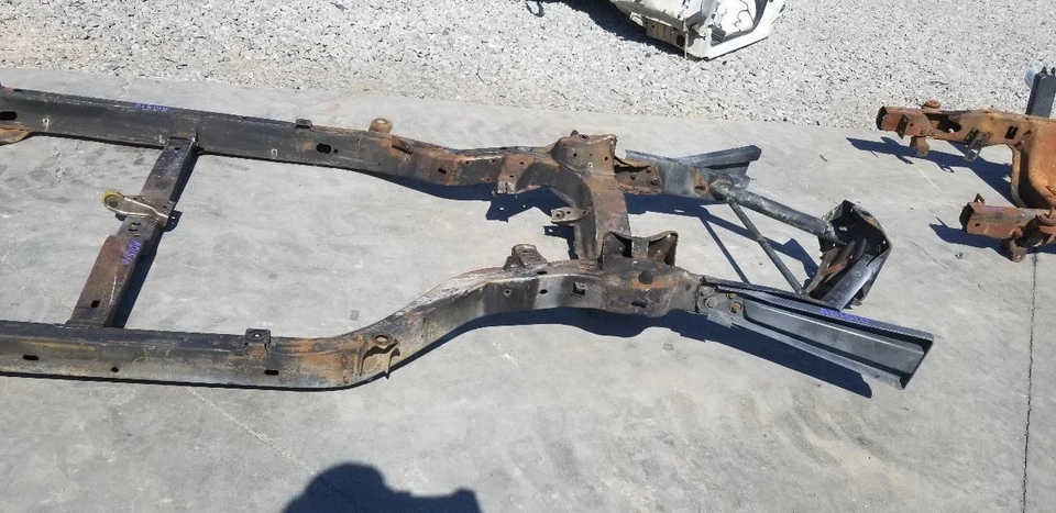 82 CHEVY CORVETTE C3 COMPLETE FULL FRAME ASSEMBLY Foto 3 de 4