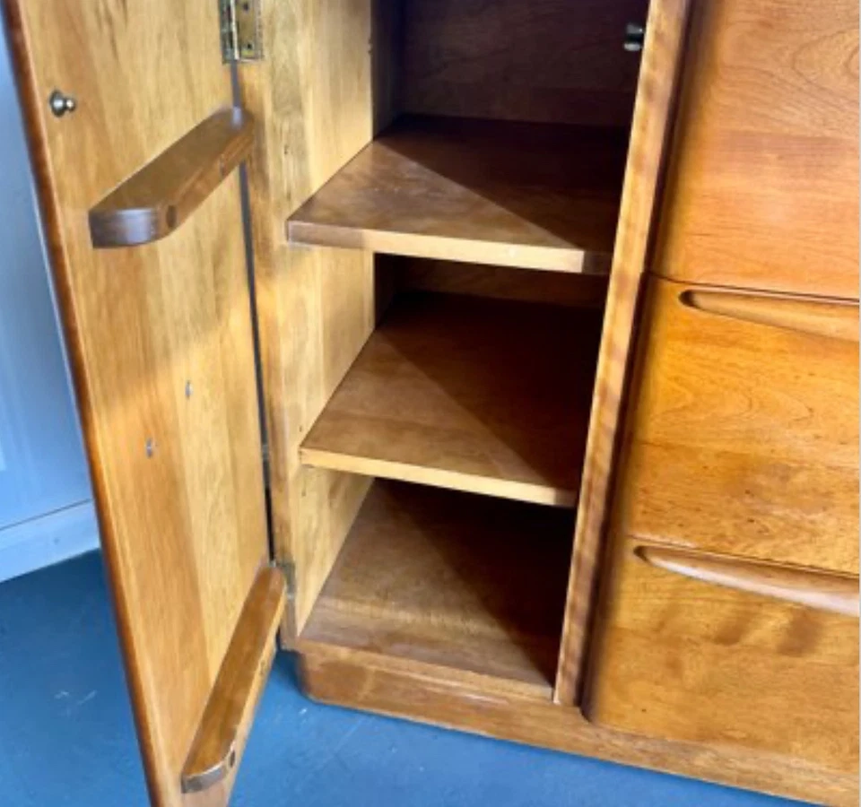 Credenza moderna de 3 cajones de mediados de siglo de Heywood Wakefield Foto 3 de 4