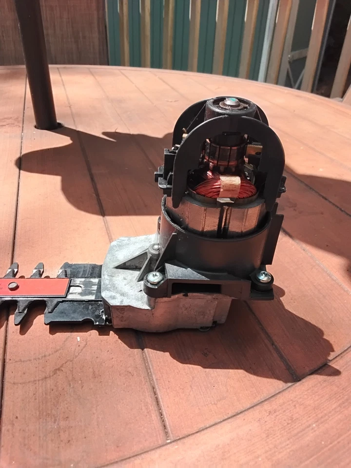 BLACK+DECKER ELEC HEDGER MOTOR & BLADE- DEGREASED & CLEANED! SAVE NOW - Image 3 of 4