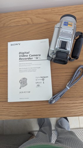 Sony Digital Handycam DCR-PC110E Camcorder MiniDV Night Vision Camera + Charger - Picture 11 of 18