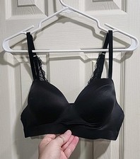Soma Enbliss Luxe Wireless Bra Size 38B Molded Cups Black Lace Straps