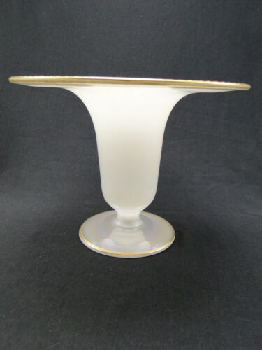 Alte Westmoreland Glas ausgestellte Vase #1840 95/8 Zoll weiß matt geprägt gold gebändert - Bild 5 von 10