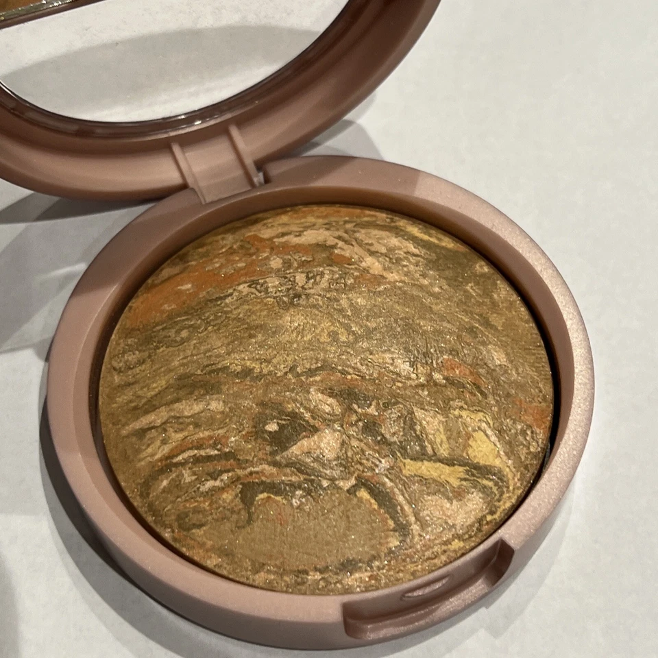 Laura Geller Baked Balance N Brighten Powder Foundation ~ 9 gr~ Shade~ Deep - Image 2 of 4