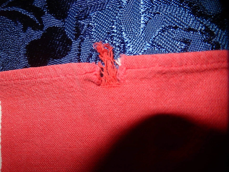 ANCIENNE NAPPE ROUGE 95 X 78 NAPPETTE A THÉ DÉCORATION VINTAGE COUTURE TISSUS 50 - Photo 4/4