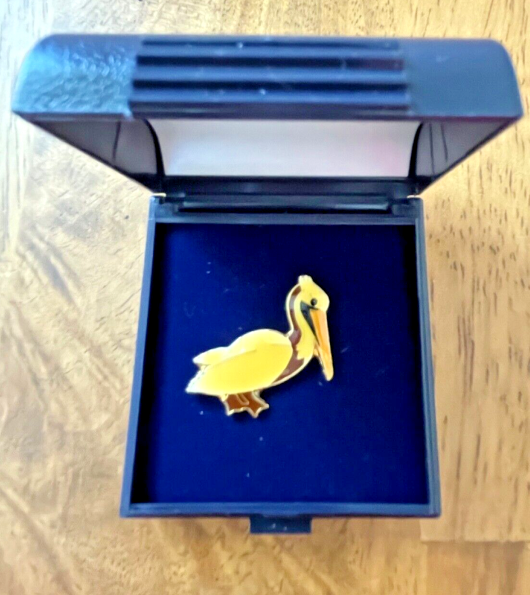 PELIKAN 150 JAHRE~YEAR ANNIVERSARY COLOR ENAMEL PIN 1988 PELIKAN