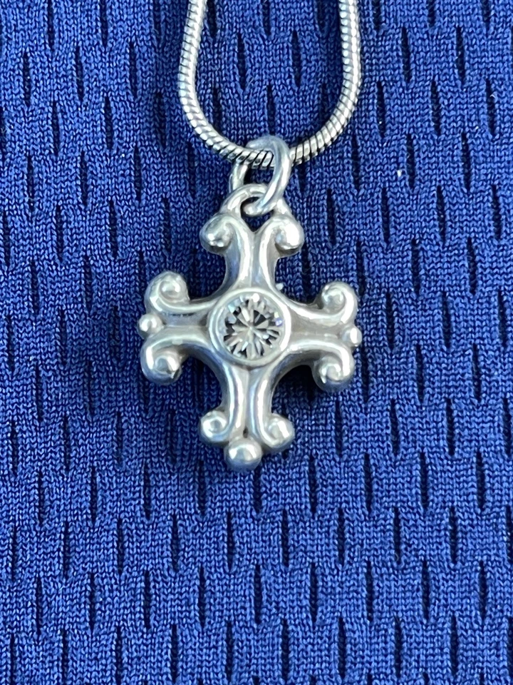 Collar Colgante Cruz Pequeña Brighton DIVINA Plata Oro Cristal. #1037 Foto 2 de 4