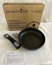 Pampered Chef 8"  Signature Nonstick Fry Pan Detachable Handle 2729 NEW