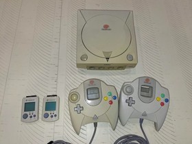 Sega Dreamcast Console Bundle 4 Games 2 Controllers Black Carrying Case 2 Vmus