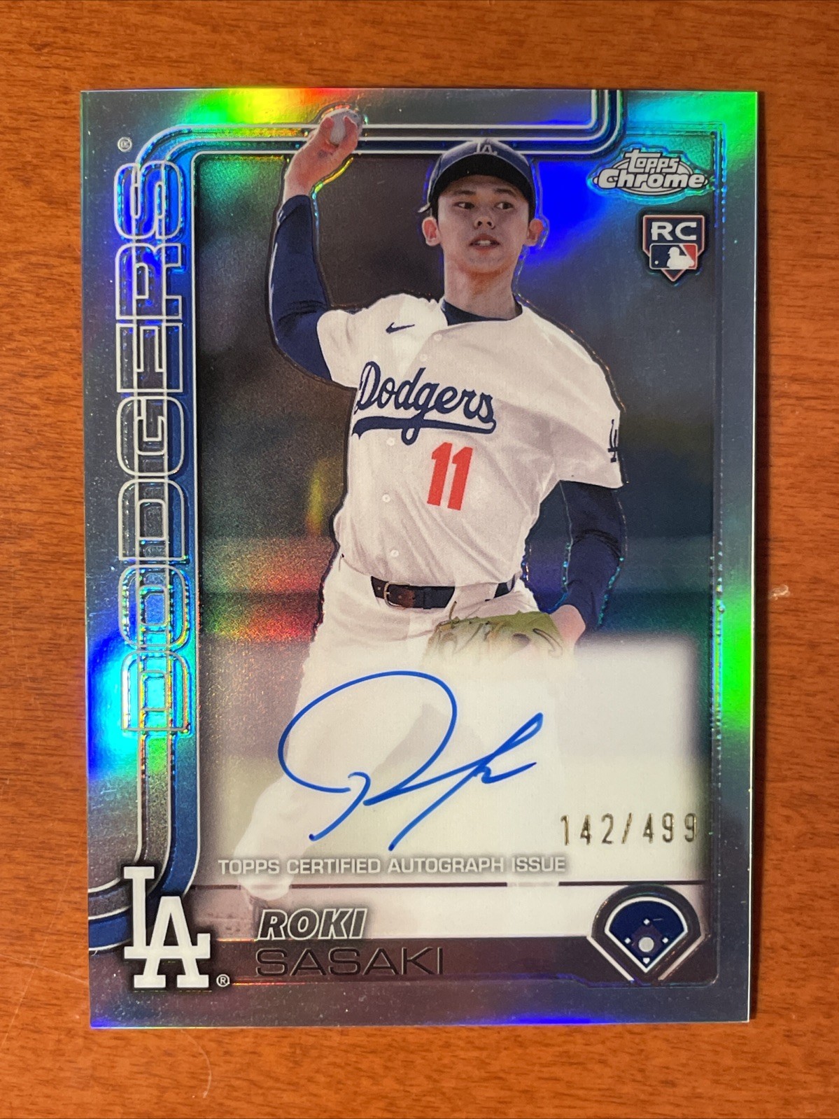 ROKI SASAKI 2025 TOPPS CHROME ROOKIE REFRACTOR RC AUTO /499