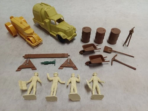 Marx Construction Camp Play Set Lot & Lumar Concrete Truck