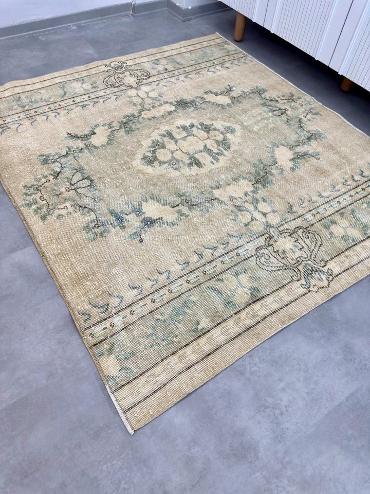 Alfombra Oushak Turca Vintage Beige 5x6, Tejida a Mano, Alfombra de Lana Hecha a Mano Foto 4 de 4