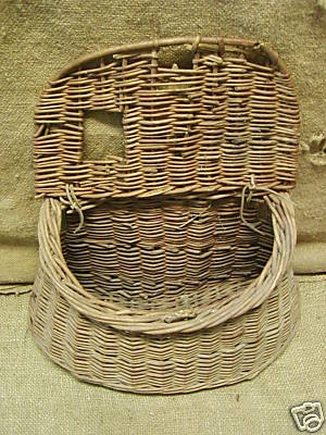 Panier de pêche créel vintage en osier tissé serré primitif