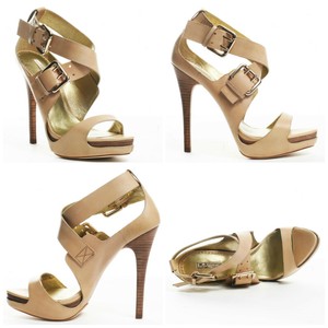 report signature heels