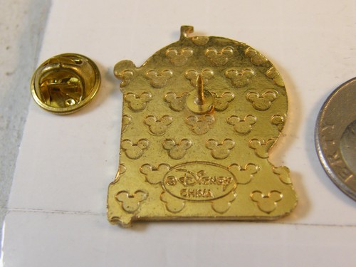 WALT DISNEY NUMERO UNO NAME TAG PIN - Picture 2 of 2