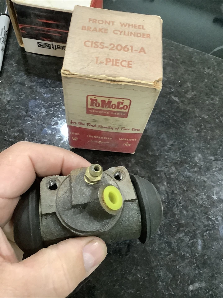 nos 1961-1964 ford thunderbird front wheel cylinder C1SS-2061-A - Image 4 of 4