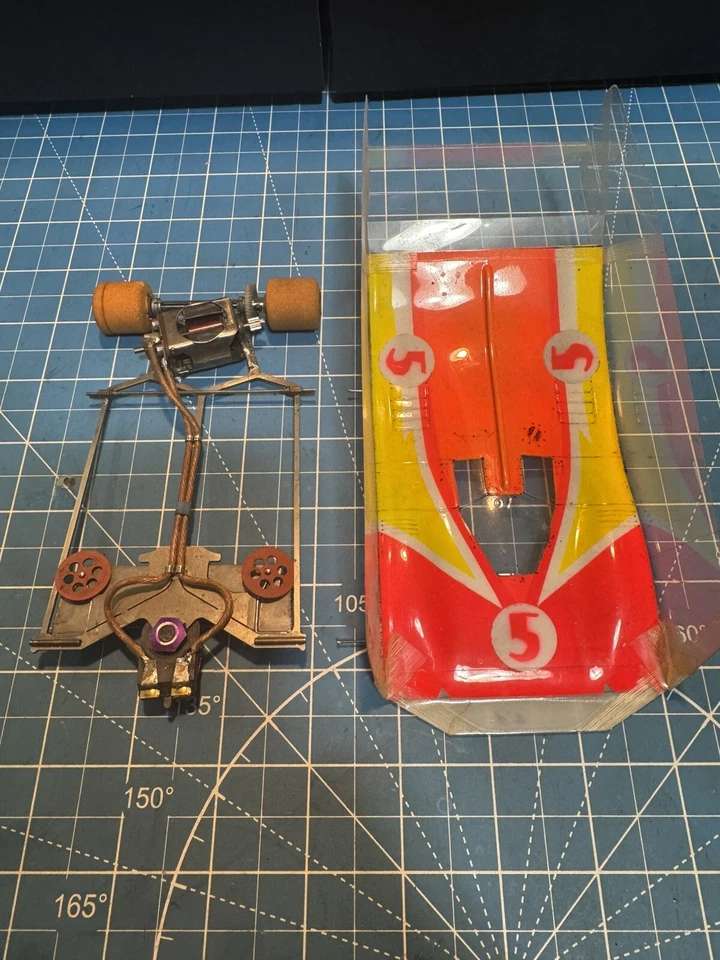 1/24 wing slot car Unknown Chassis With Koford Group-20 Motor - Image 2 of 4