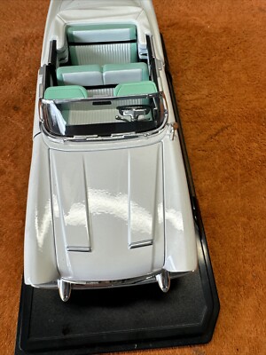 X•Yat Ming Road Signature 1/18 White Green 1955 Packard